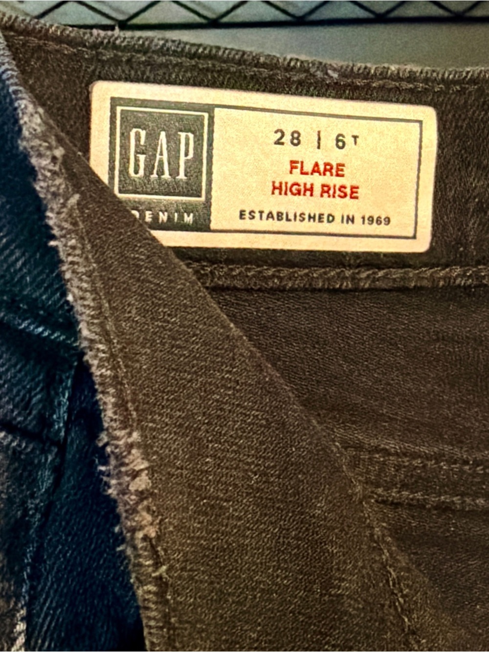 Gap High Rise Flare Jeans | Washed Black | Size 28 Tall | 36" Inseam Y2K - Picture 5 of 8